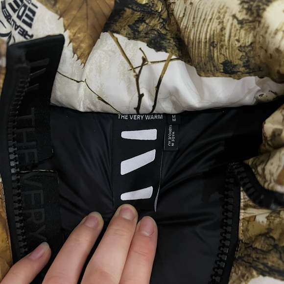 The Very Warm x Real Tree Puffer Coat - Picture 4 of 4